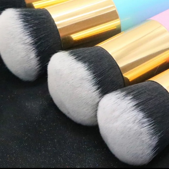 3 Brushes For Your Make Up. Brush For Foundations Or Power Greater Coverag… - Picture 2 of 13